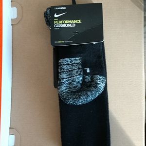 Nike performance cushioned crew socks M